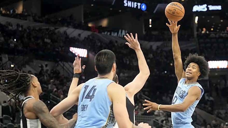 Jaylen Wells is finding his two-way groove