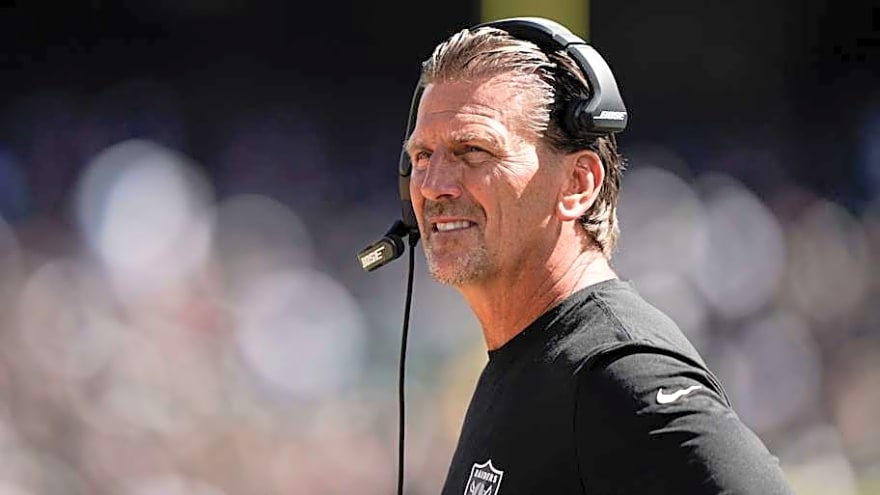 Raiders&#39; Greg Olson Gives Interesting Perspective on QB Room