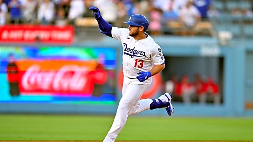 Dodgers Notes: LA Signs Pitcher, Freddie Freeman Suffers Injury, Max Muncy’s Future Predicted