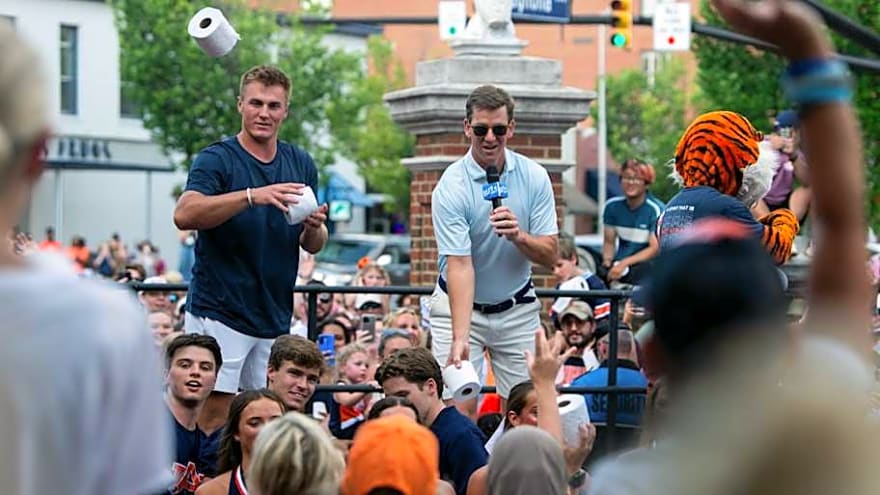 Eli Manning Participates in Auburn Tradition During Trip to Plains