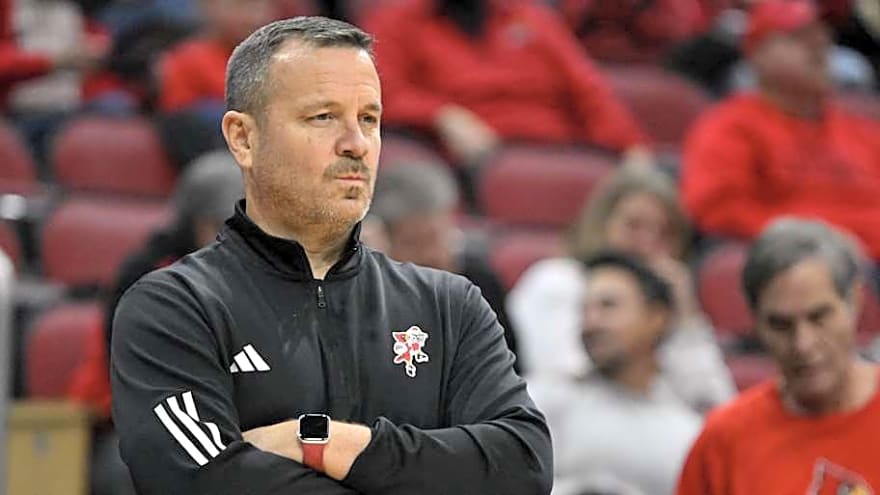 Watch: Jeff Walz, Louisville Players Preview Sweet 16 Matchup vs. Michigan