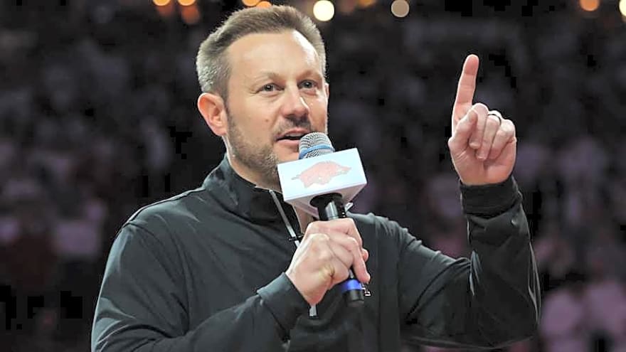 Arkansas Razorbacks Gain Commitment From Tight End Transfer