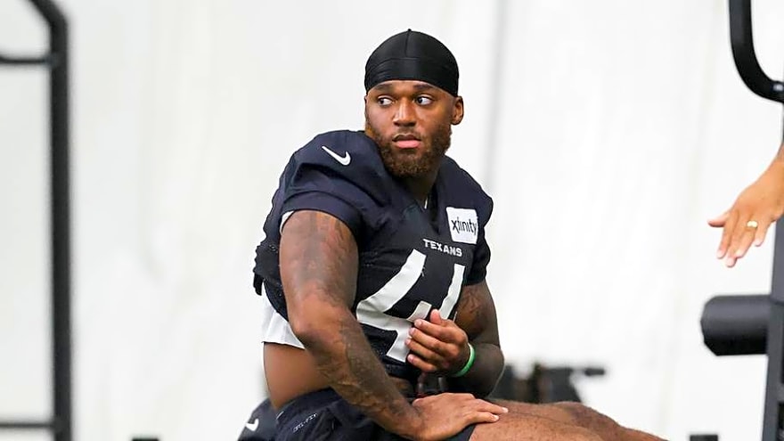 Texans RB Suffers Hand Injury at Training Camp, Out Multiple Weeks