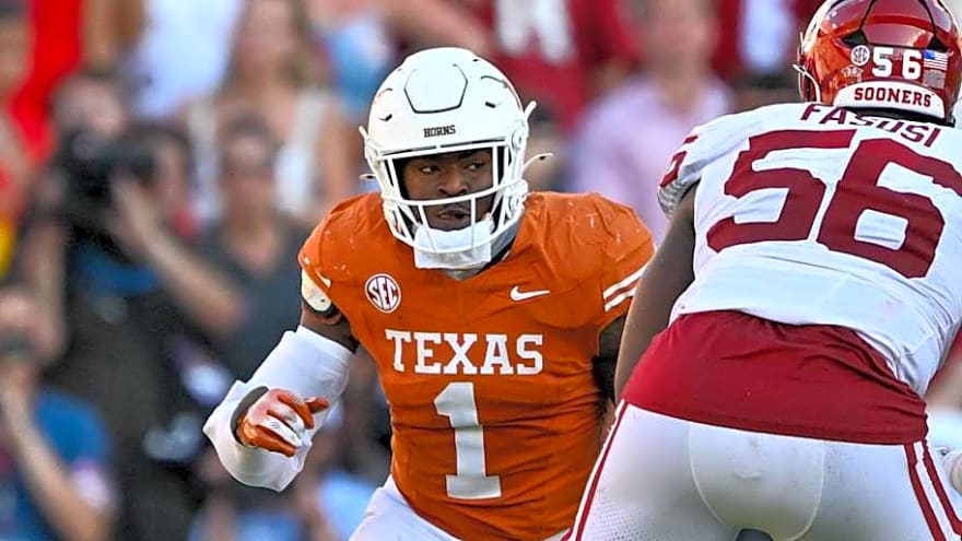 Texas Longhorns&#39; Colin Simmons Calls Out Texas A&M Player: &#39;He&#39;s a Loser&#39;