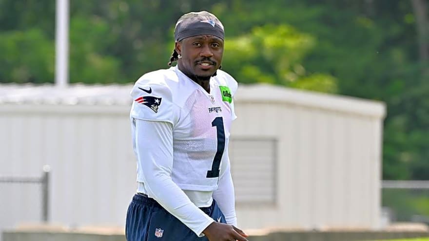 Patriots Training Camp Notebook: Offense Falters, Tempers Flare
