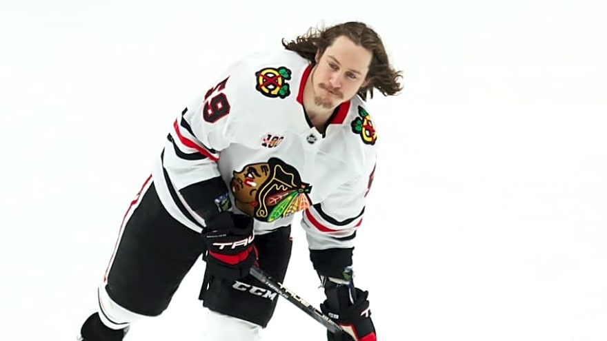 Blackhawks Forward Top Name to Watch Before Trade Deadline