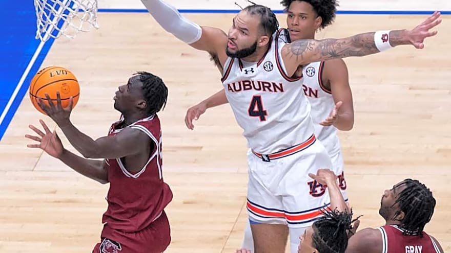South Carolina Basketball Takes on Florida; What's at Stake for the Gamecocks?