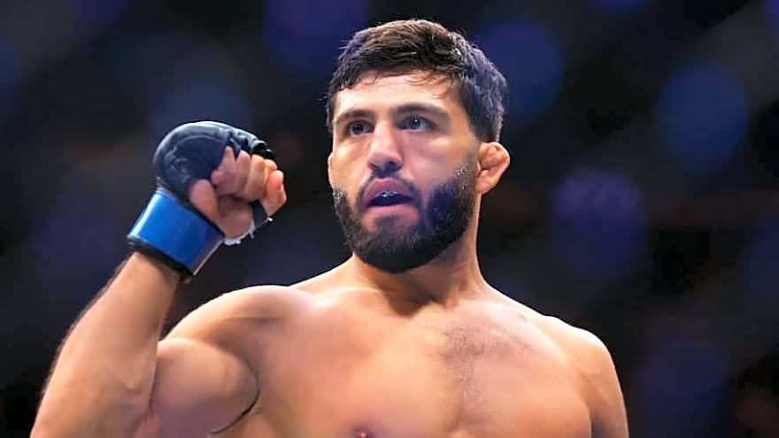 Top contender Arman Tsarukyan sleeps ex-UFC champion during wait for UFC title fight