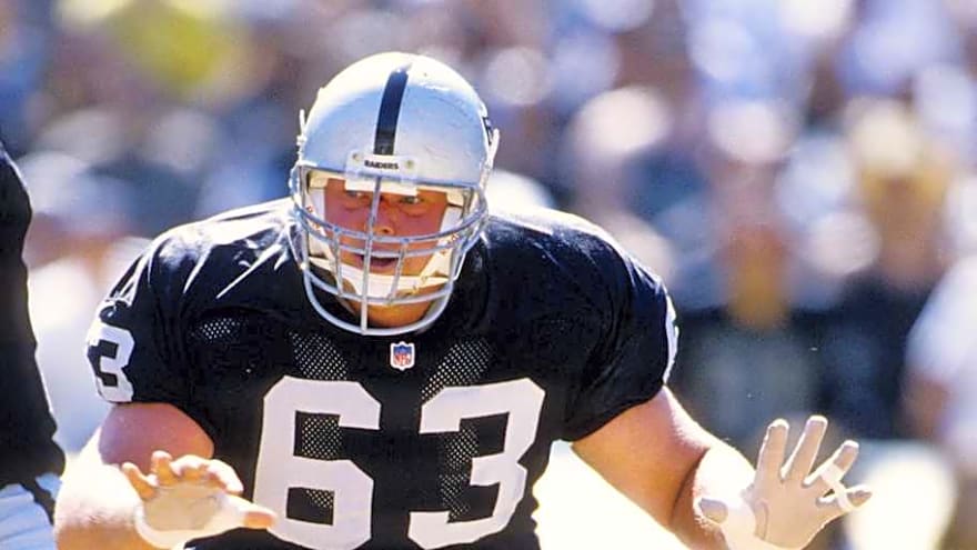 Raiders Teammates Pay Tribute to Legendary Center Barret Roberts