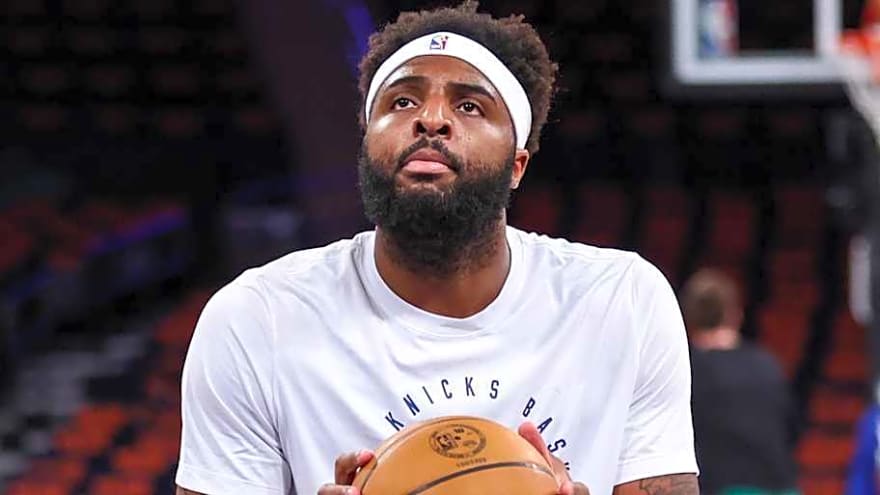 Knicks&#39; Mitchell Robinson Asks Social Media for Girlfriend Advice