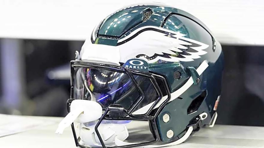 Should Eagles Reunite With Super Bowl Champ?