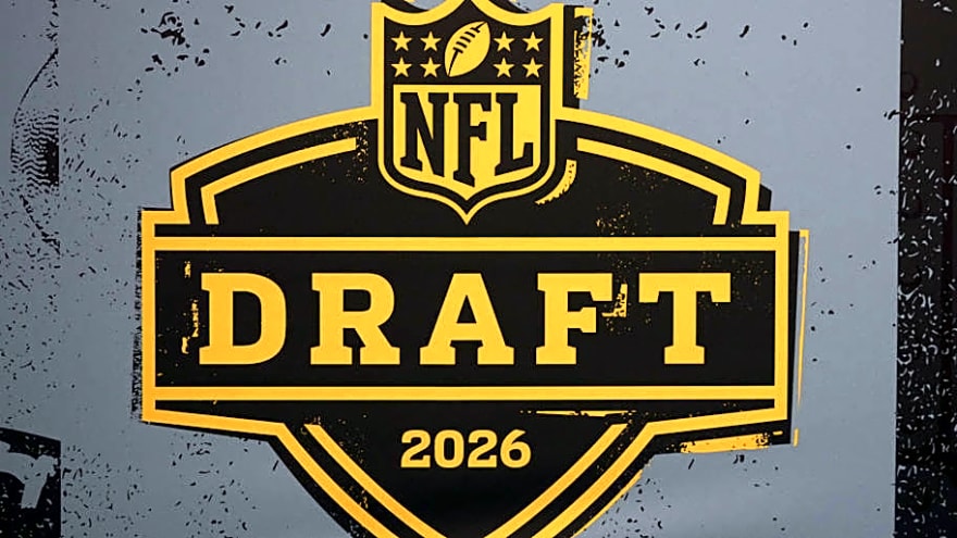 What Day 1 of Free Agency Could Mean for the Bears’ Draft Strategy