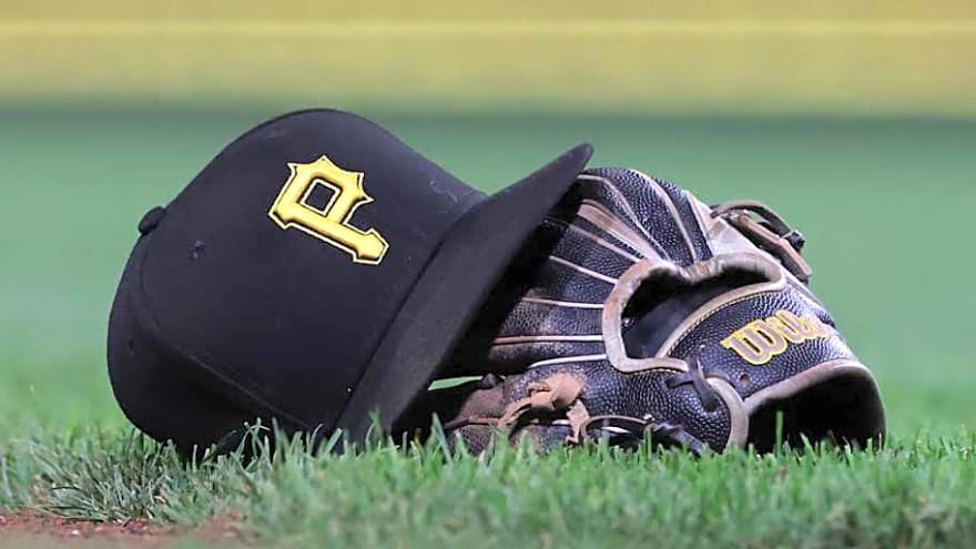 Mariners 49-HR Slugger Tabbed &#39;Perfect Match&#39; For Pirates In Free Agency