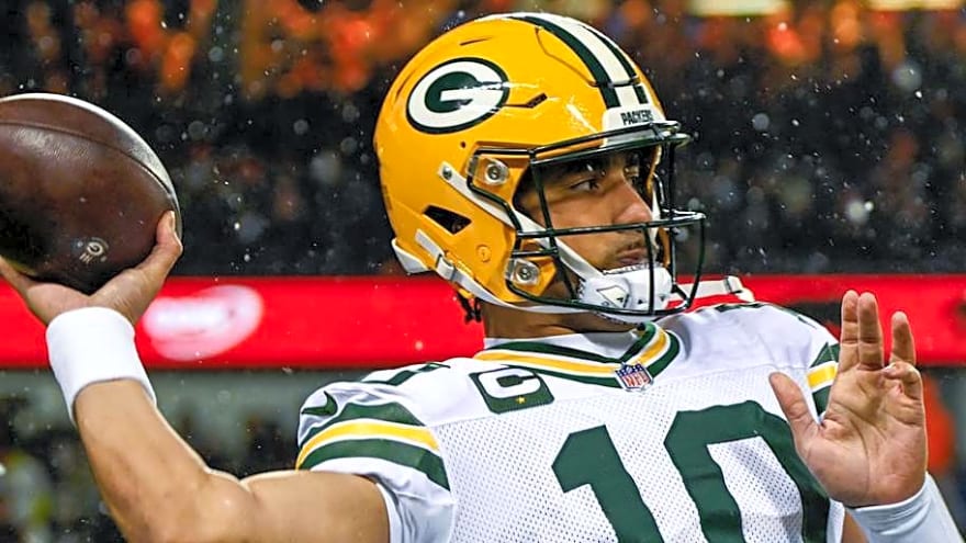 Packers Start Fast, Lead Bears in NFC Wild-Card Game