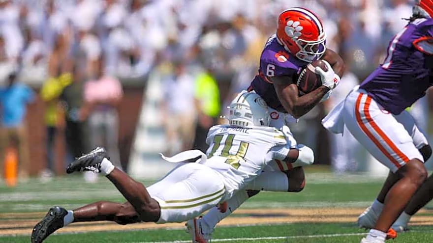 Clemson Tigers WR Logging Career-Low Snap Counts