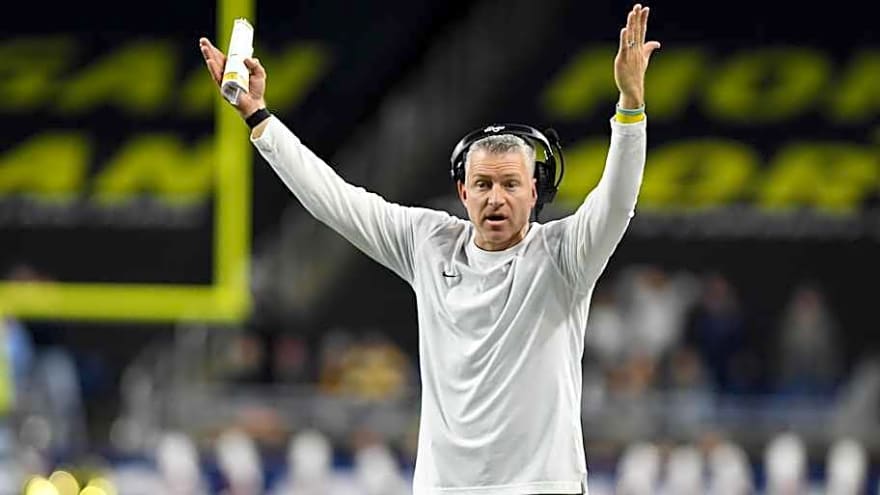 UConn Loses Talented QB to Transfer Portal