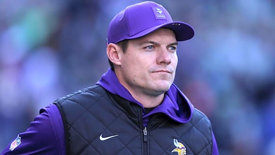 Kevin O&#39;Connell on J.J. McCarthy, benching Thielen, 4th and 1 call, more