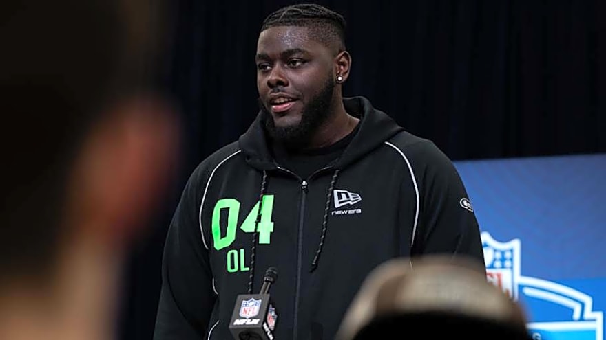 NFL Draft Buzz: Bengals Met With Intriguing 6-Foot-9 Offensive Line Prospect