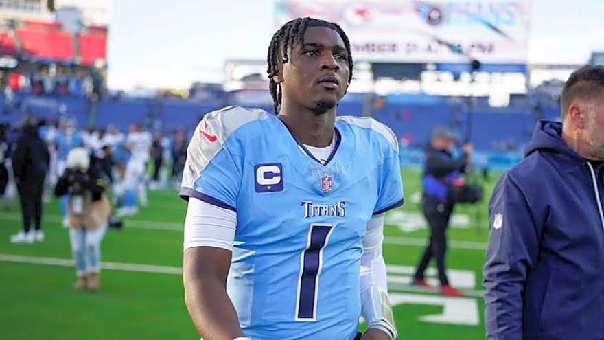 Titans&#39; Cam Ward Gets First NFL Meeting With Shedeur Sanders