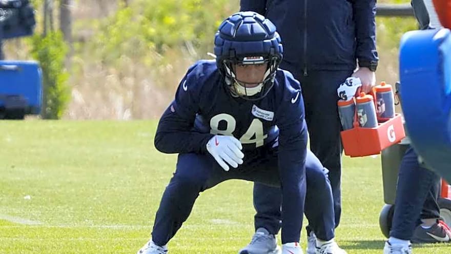 Watch: Colston Loveland making plays at Bears 2025 training camp