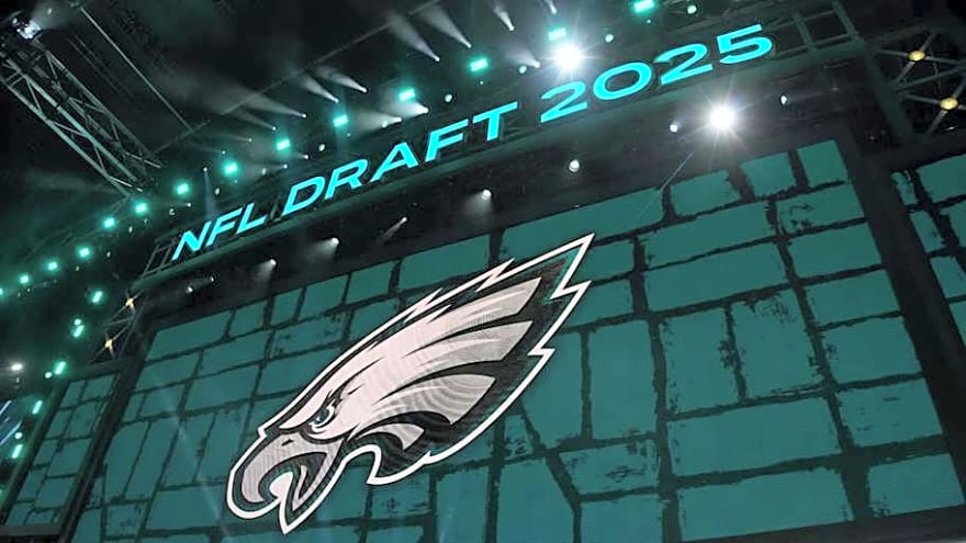 Eagles Rookie &#39;Dark Horse&#39; Pushing For Starting Job