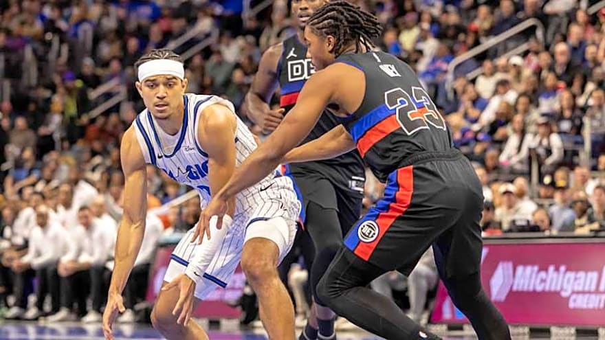 Who excelled in Magic&#39;s win against the Detroit Pistons?