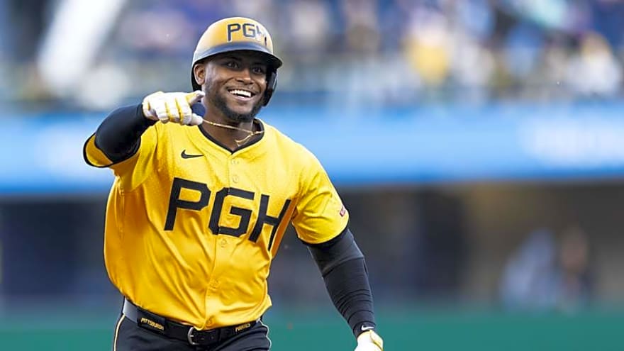 Pirates Outfielder Signs with Japanese Team