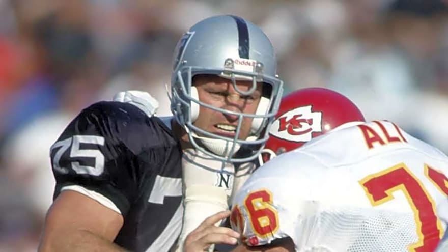 Announcers, Viewing Options Revealed for Chiefs-Raiders