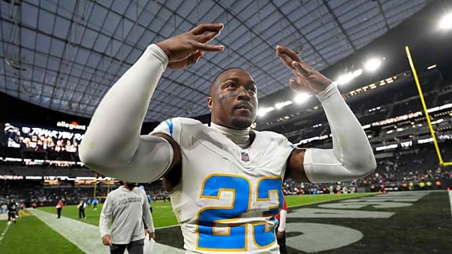 Chargers make last-second roster moves before MNF kickoff vs. Raiders