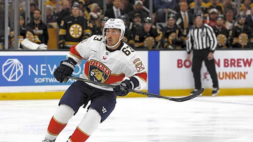 Panthers&#39; Brad Marchand Gets Emotional in Return to Boston