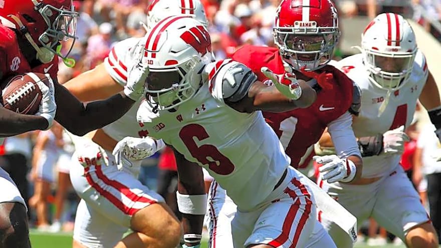 Promising young Wisconsin Badgers cornerback signs with Virginia in transfer portal