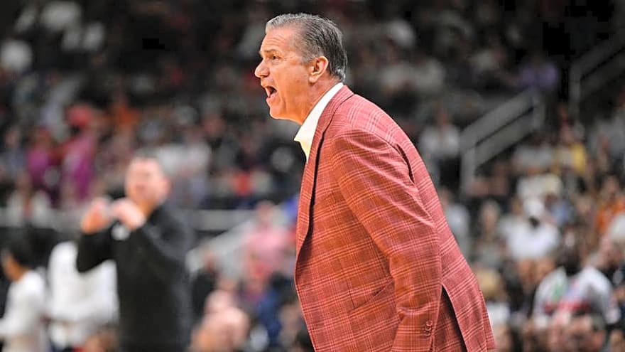 Zimmerman Believes Razorbacks' Defense Will Be Much Improved In 2026-27 Season