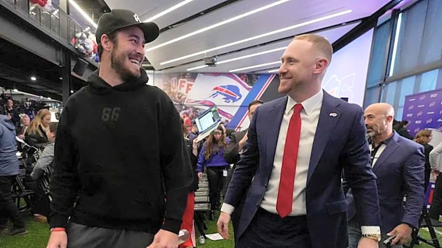 Bills' Joe Brady fights back tears expressing gratitude during introductory presser