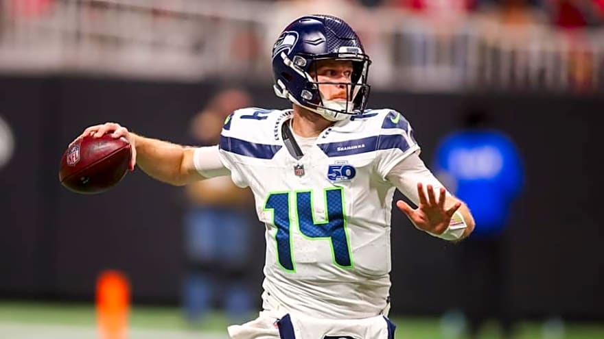 Seahawks&#39; Sam Darnold rebounds big-time in new NFL quarterback power rankings