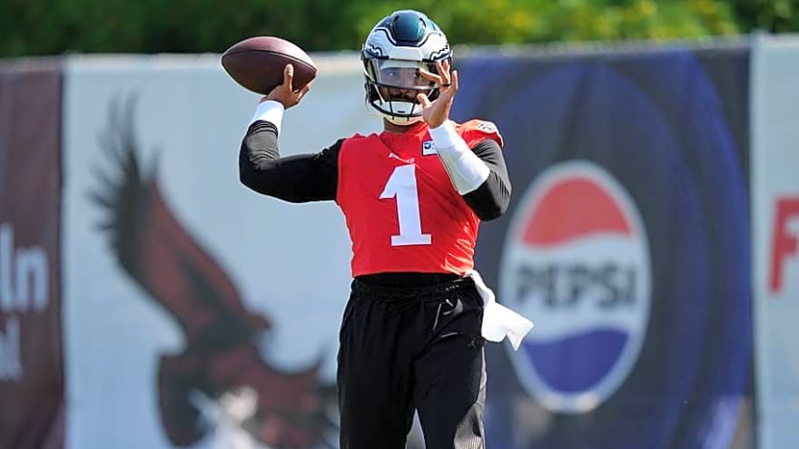 Looking Back At The Biggest Storylines During Eagles Camp (And How They Turned Out)