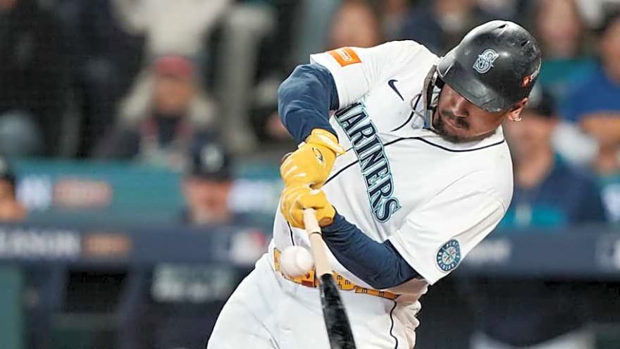 A full season of Josh Naylor will be a huge boost for the Mariners in 2026