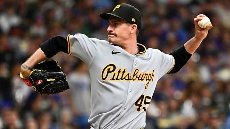 Former Pirates Starting Pitcher Rejoins Playoff Contender