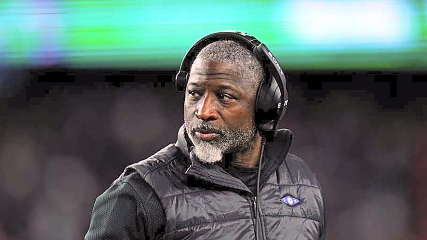 Jets Coach Aaron Glenn Addresses Justin Fields Benching