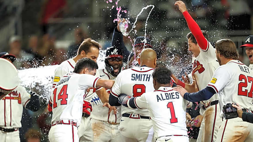 Dominic Smith Has Unlikely, Emotional Walk-Off Blast in Braves Comeback