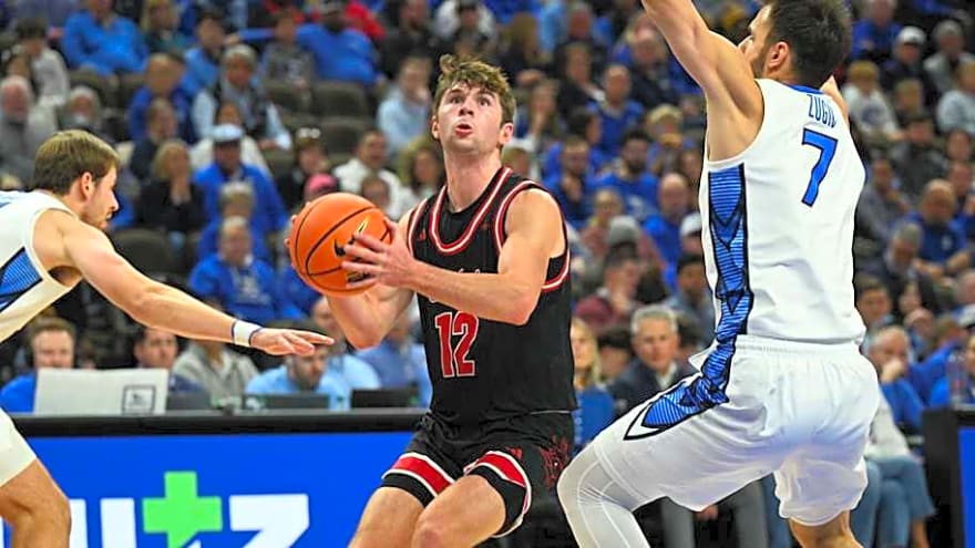 Iowa Targeting Standout Scorer Isaac Bruns in Transfer Portal