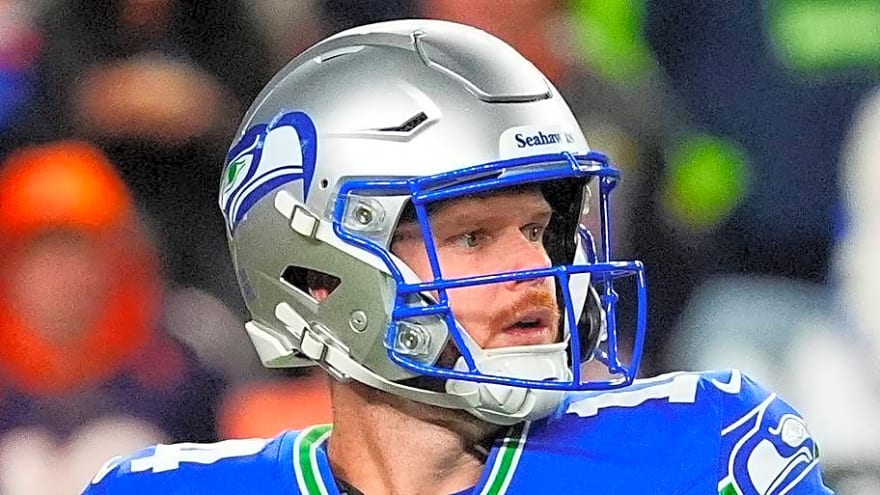 2 Reasons Why Seahawks Should Bench Sam Darnold (And 1 Reason Why They Aren't)