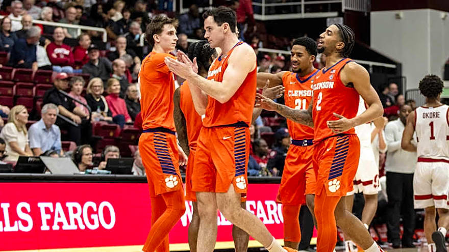 Clemson Basketball Uses Bench, Close-Knit Chemistry to Dominate Out West