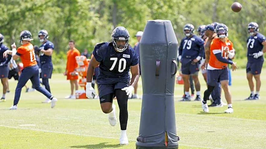 Handicapping Chicago Bears&#39; three-way or two-way tackle battle