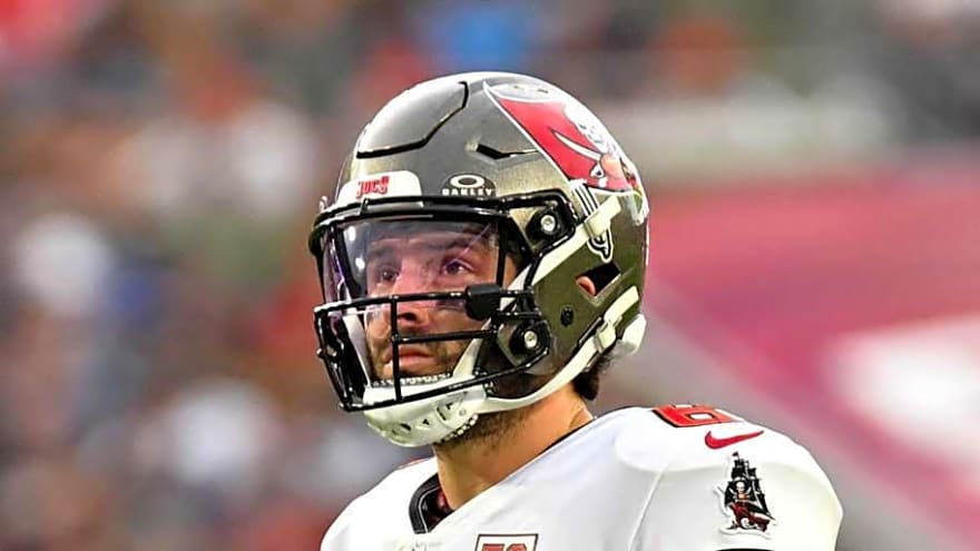 Buccaneers luck out, maintain outright NFC South lead after Week 10