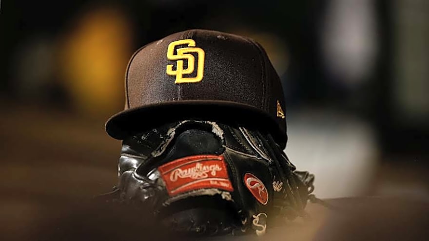 Padres Catcher Suffers Oblique Injury, Shut Down in Spring Training
