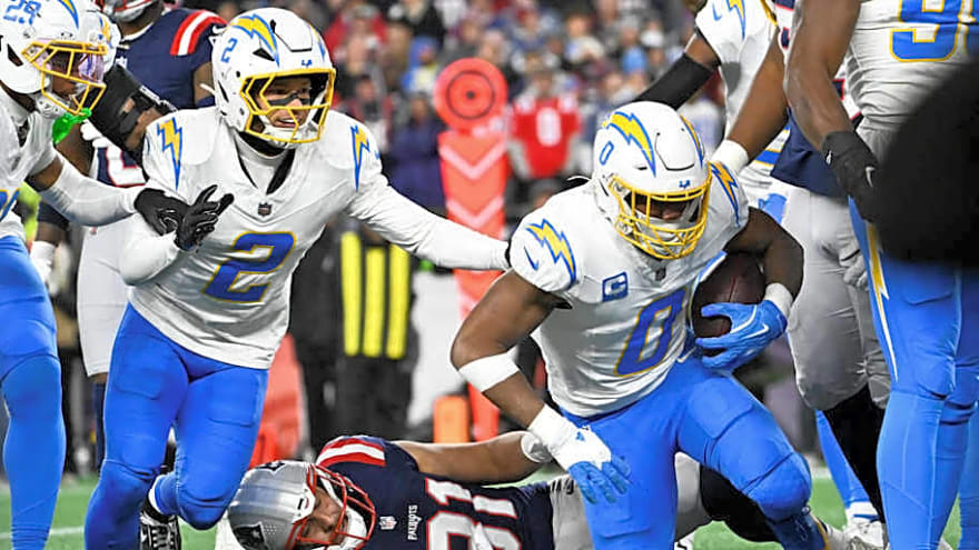 Chargers bungle opportunity for early points off Daiyan Henley interception of Drake Maye