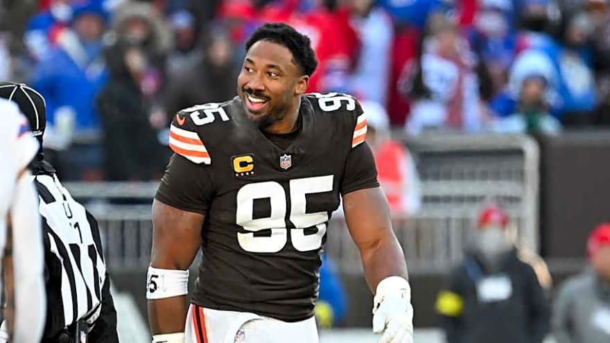 Myles Garrett reacts to Mason Graham stealing sack against Buffalo Bills