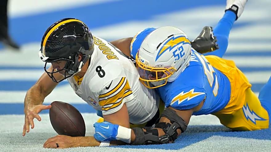 Out With Old, In With New? PFF Suggests Packers Do Opposite in Free Agency