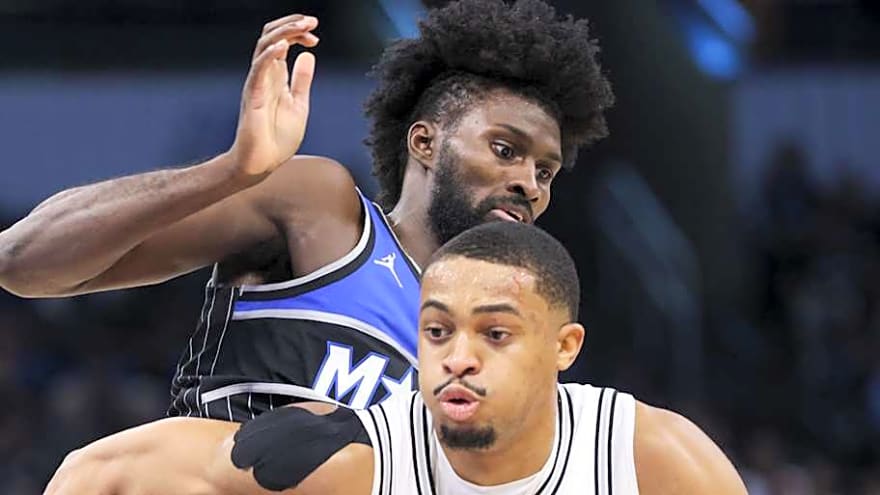 Controversial Jonathan Isaac foul leads to Magic loss vs. Spurs