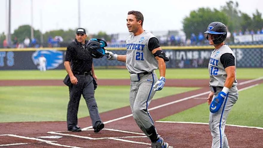 Top D-backs Prospect Has Chance to Make Opening Day Roster